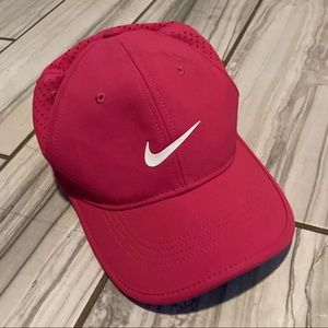 Nike featherweight hat. EUC